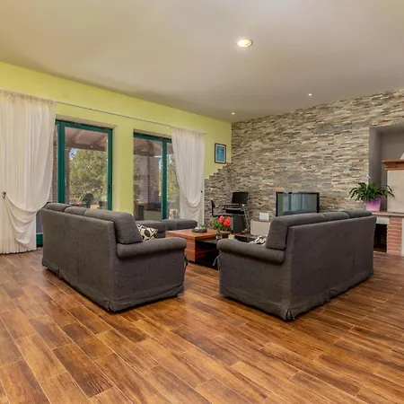Pet Friendly In With Kitchen Holiday home *