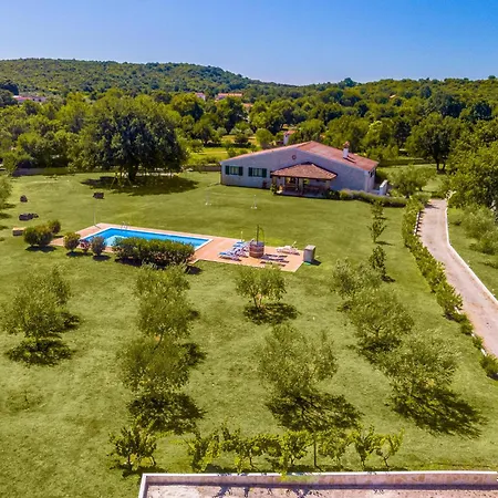 Prázdninový dům Pet Friendly In With Kitchen Rovinj